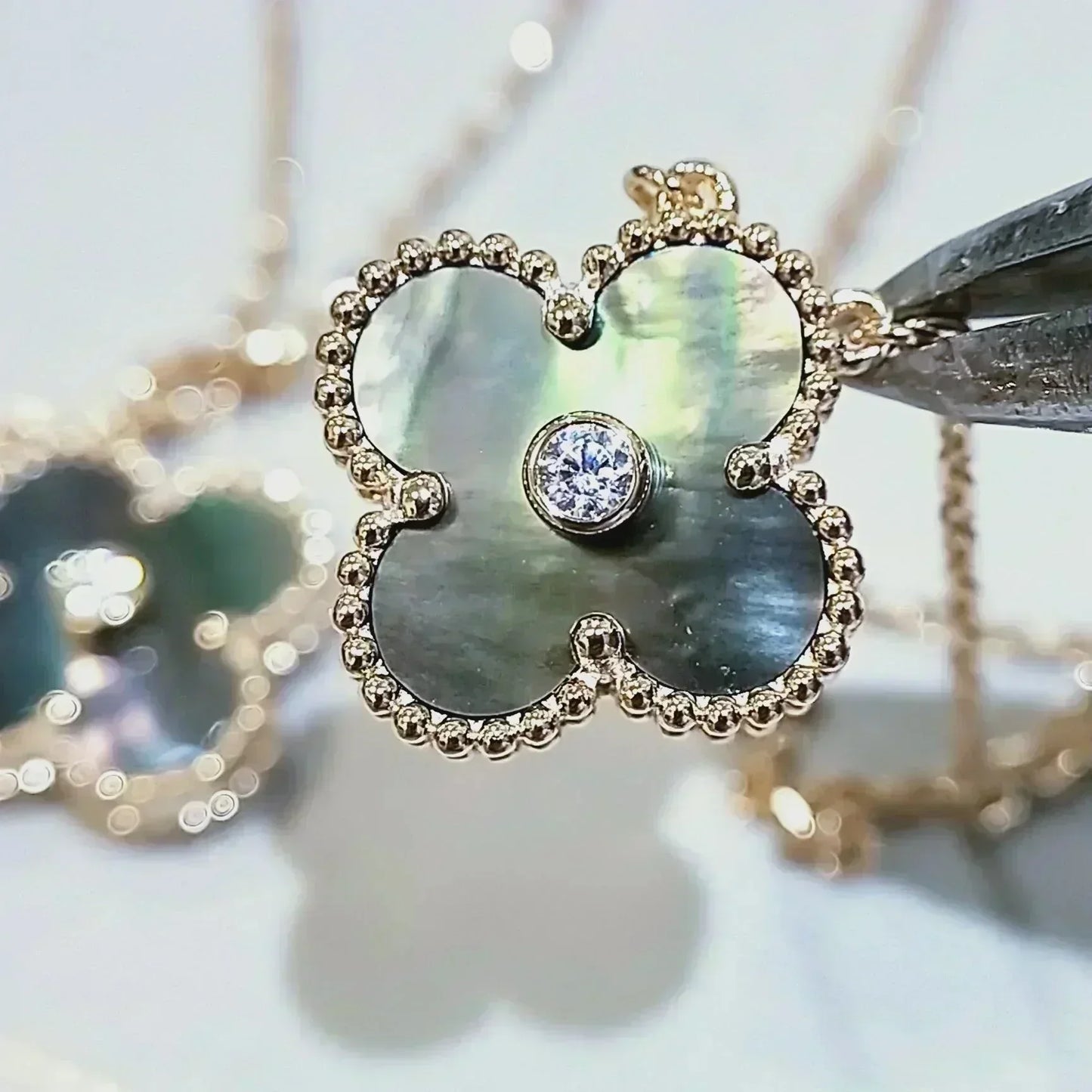 ¡®Glow Jewelry¡¯CLOVER 15MM DIAMOND AND MOTHER-OF-GREY NECKLACE