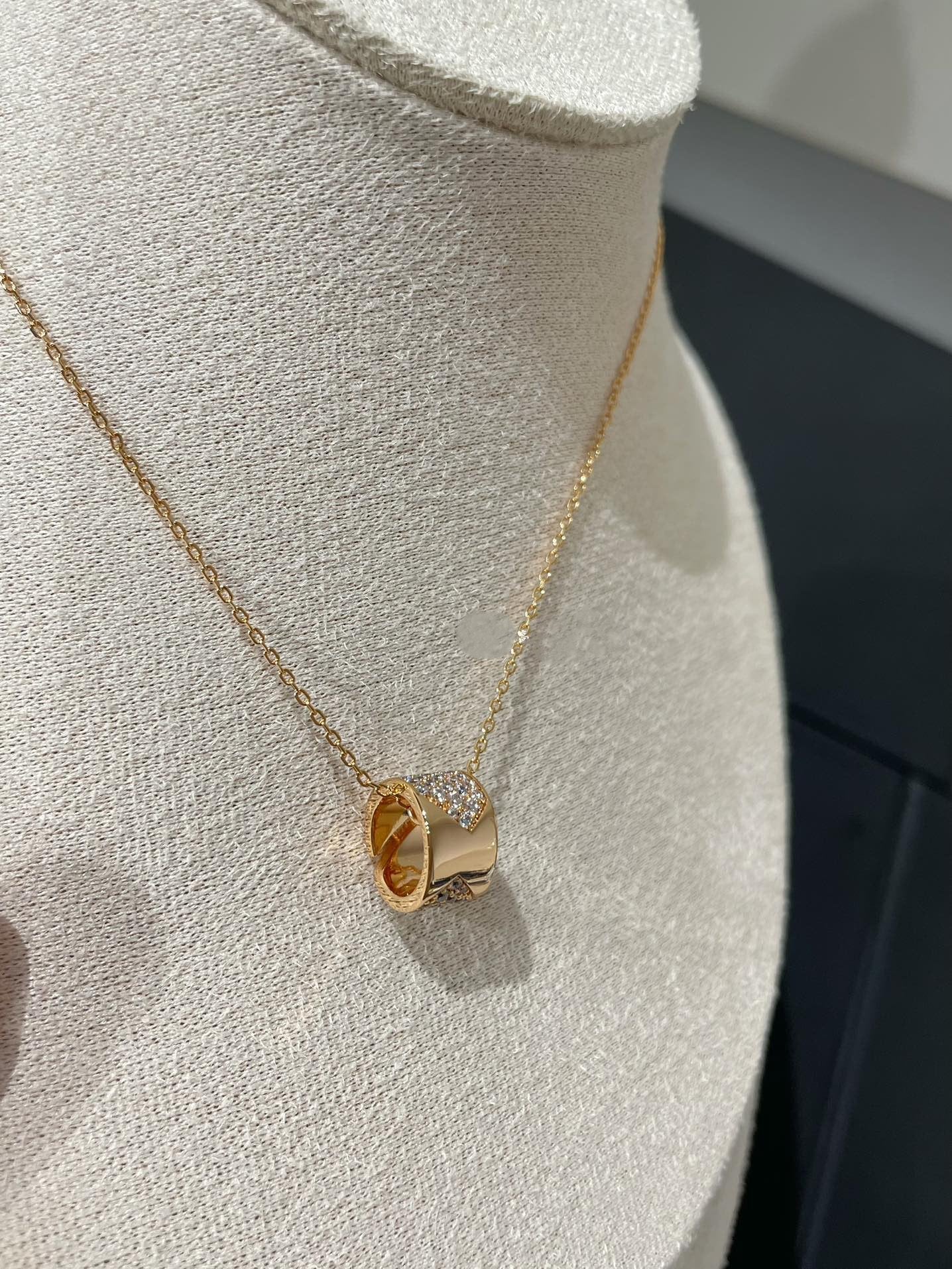¡®Glow Jewelry¡¯LIENS EVIDENCE DIAMOND PAVED NECKLACE