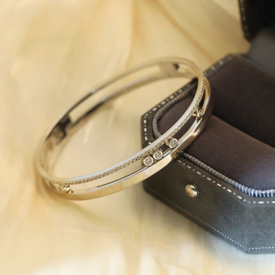 [Glow Jewelry]Move Romane Diamond Bangle Bracelet