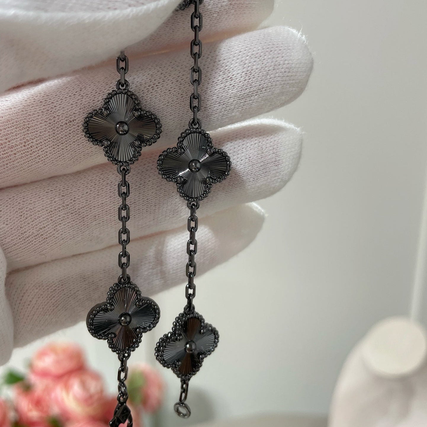 [Glow Jewelry]Neues CLOVER 5 MOTIV SCHWARZES ARMBAND