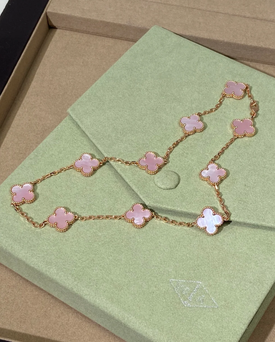 [Glow Jewelry Jewellery] Pink Necklace with Ten Clover Designs