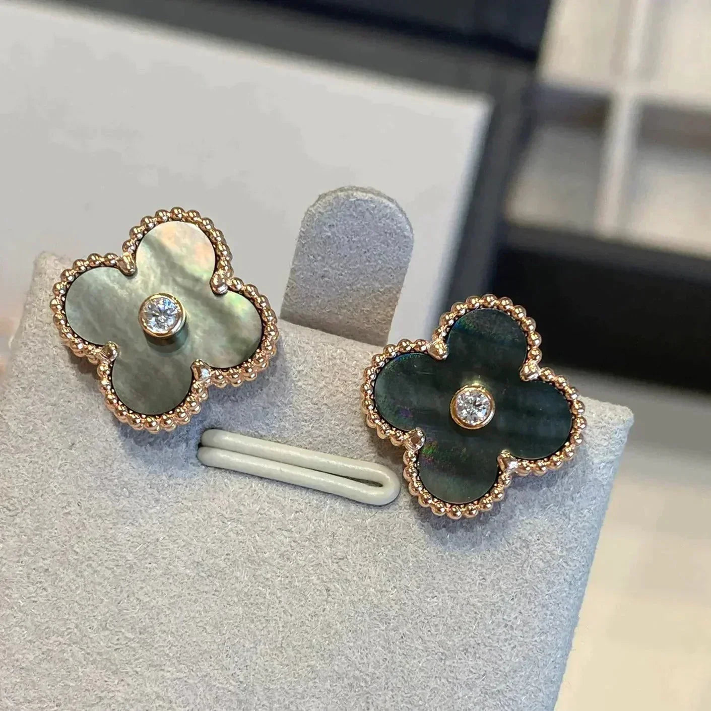 [Glow Jewelry]CLOVER MEDIUM 1 MOTIFS GRAY MOP  DIAMOND EARRINGS