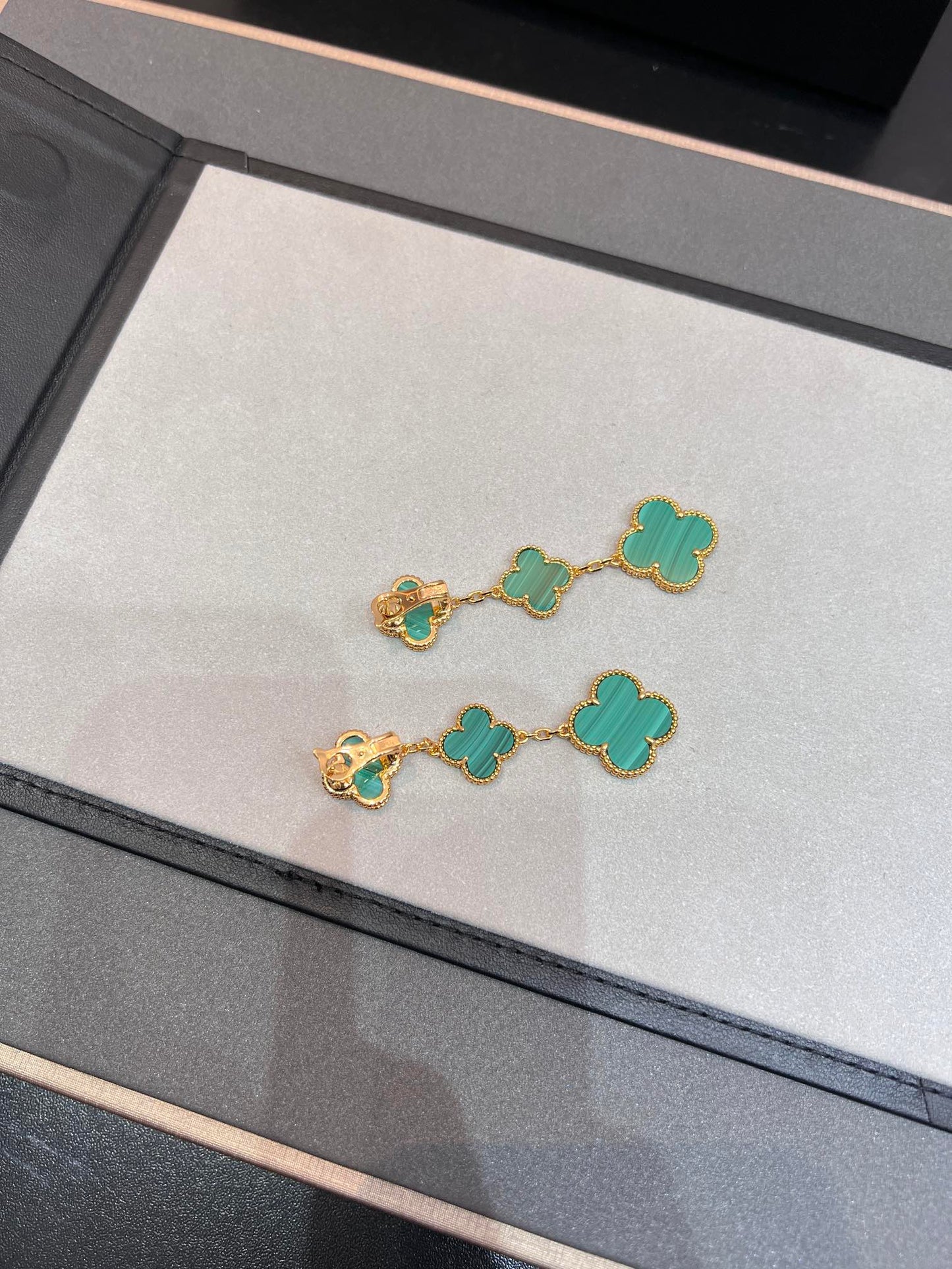 ¡®Glow Jewelry¡¯CLOVER MALACHITE 3 MOTIFS GOLD