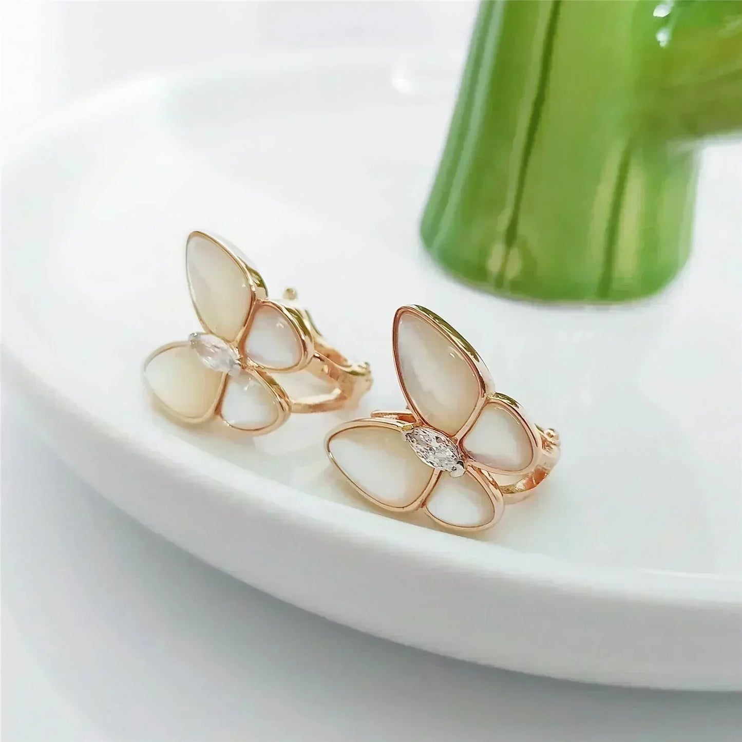 ¡®Glow Jewelry¡¯BUTTERFLY MOP DIAMOND EARRINGS