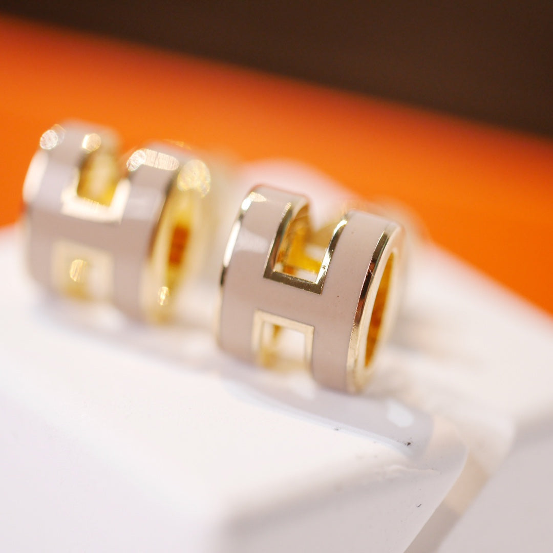 [Glow Jewelry]MINI POP H GOLD EARRINGS GREY