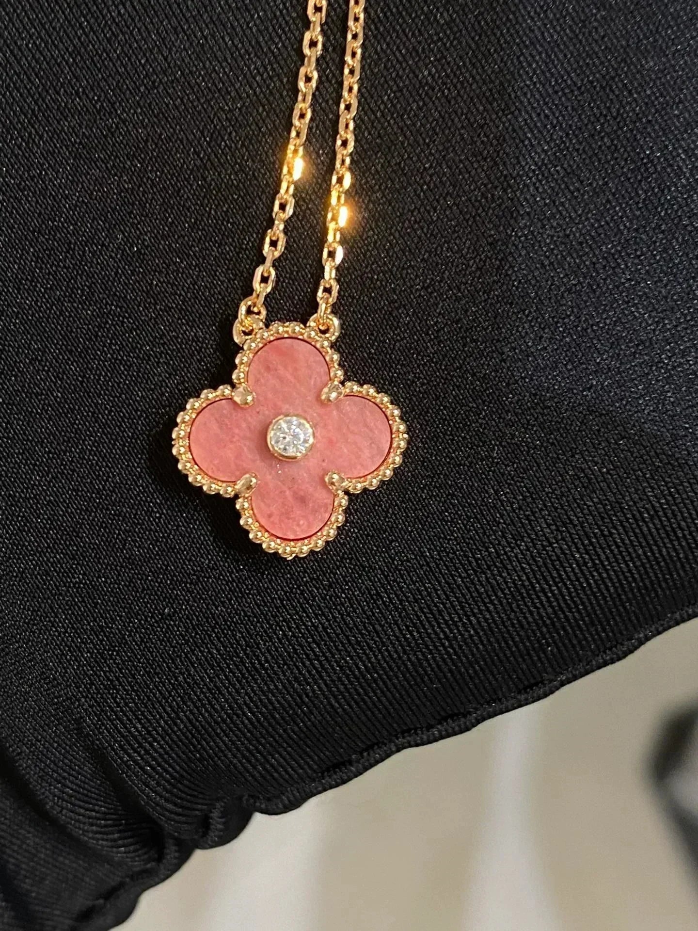 Glow Jewelry 『CLOVER 15MM DIAMOND RHODONITE NECKLACE』