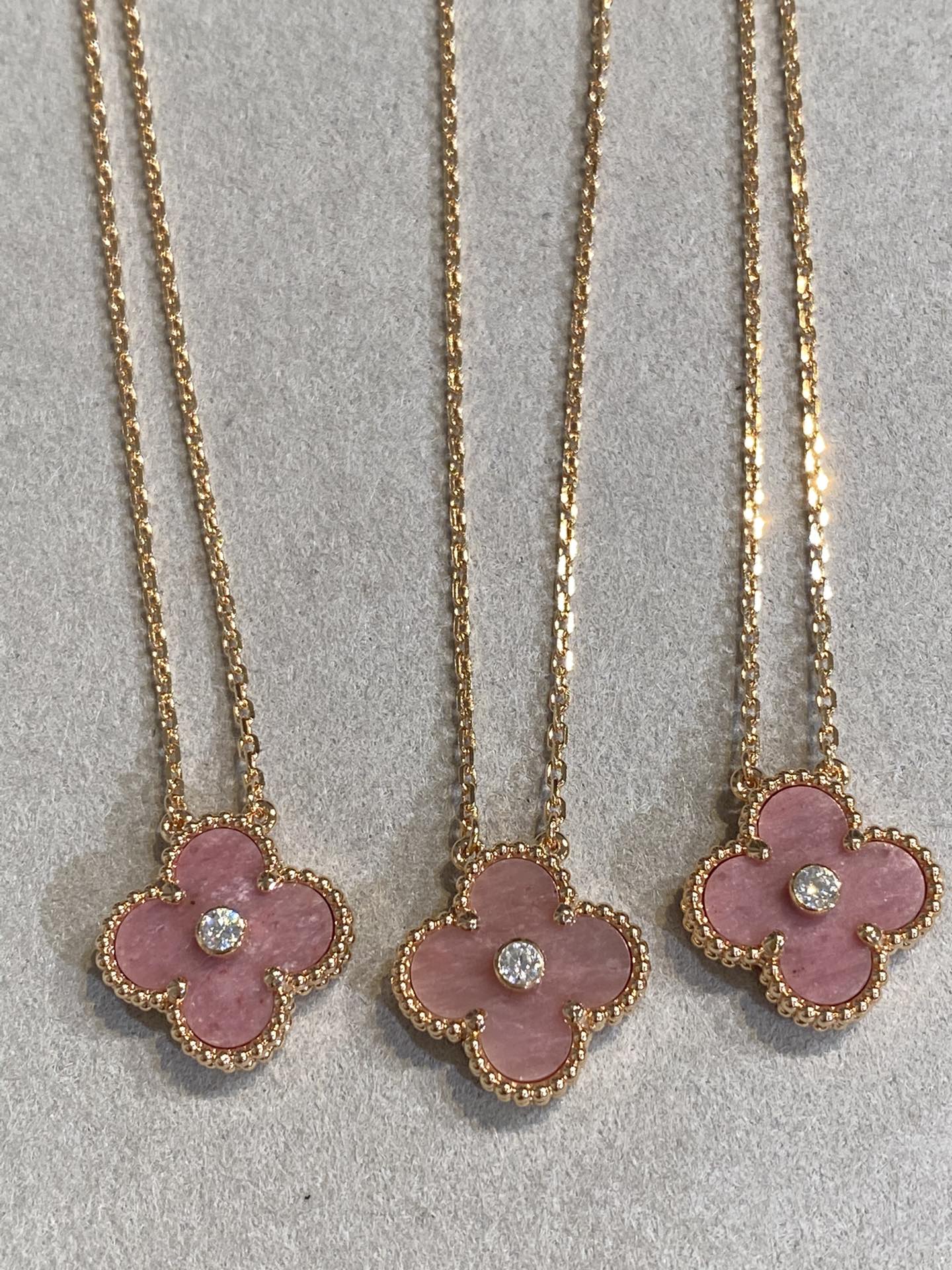 Glow Jewelry 『CLOVER 15MM DIAMOND RHODONITE NECKLACE』
