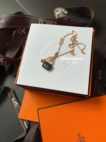¡®Glow Jewelry¡¯CONSTANCE BLACK PEDANT PINK GOLD NECKLACE