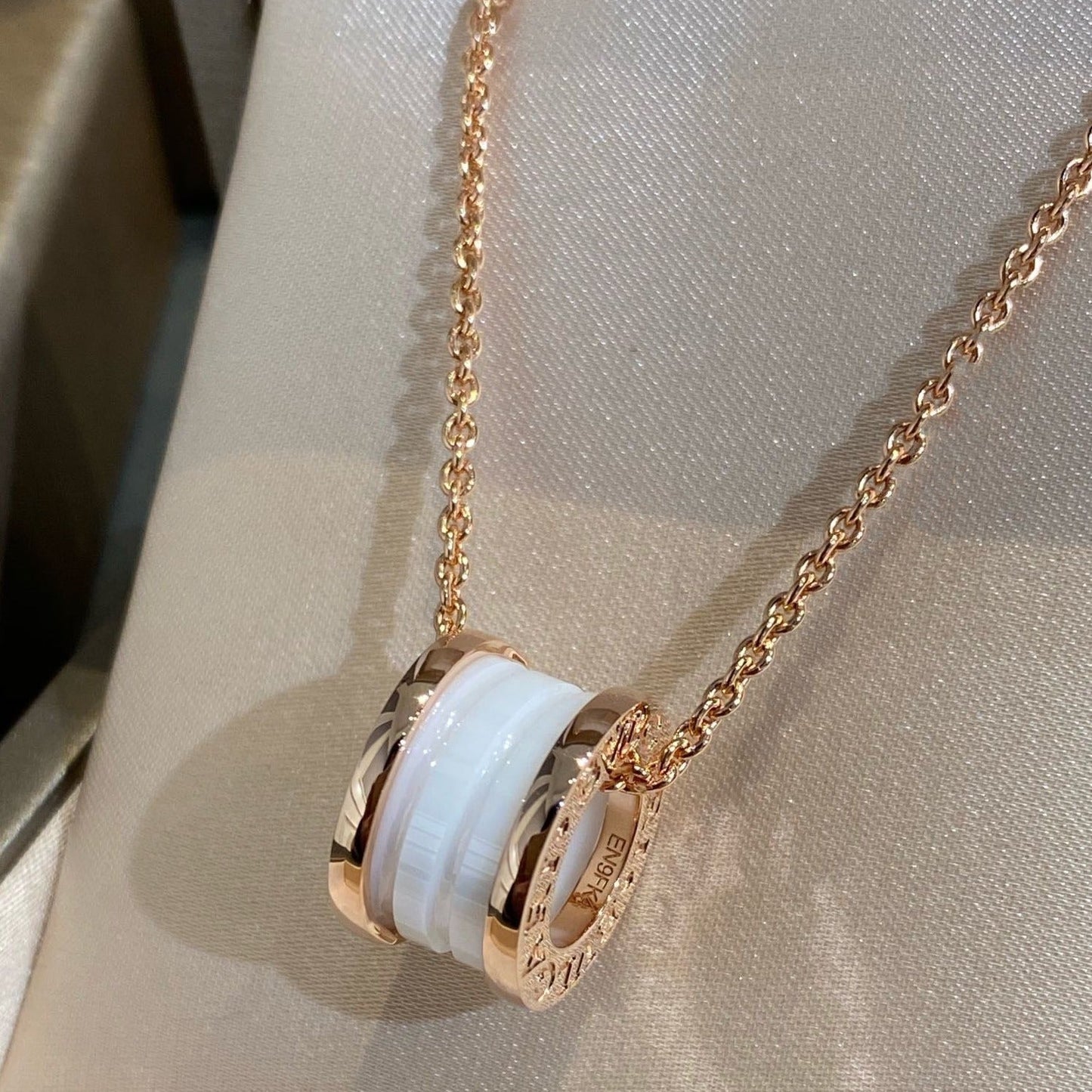 [Glow Jewelry]ZERO 1 WHITE CERAMIC PINK GOLD NECKLACE