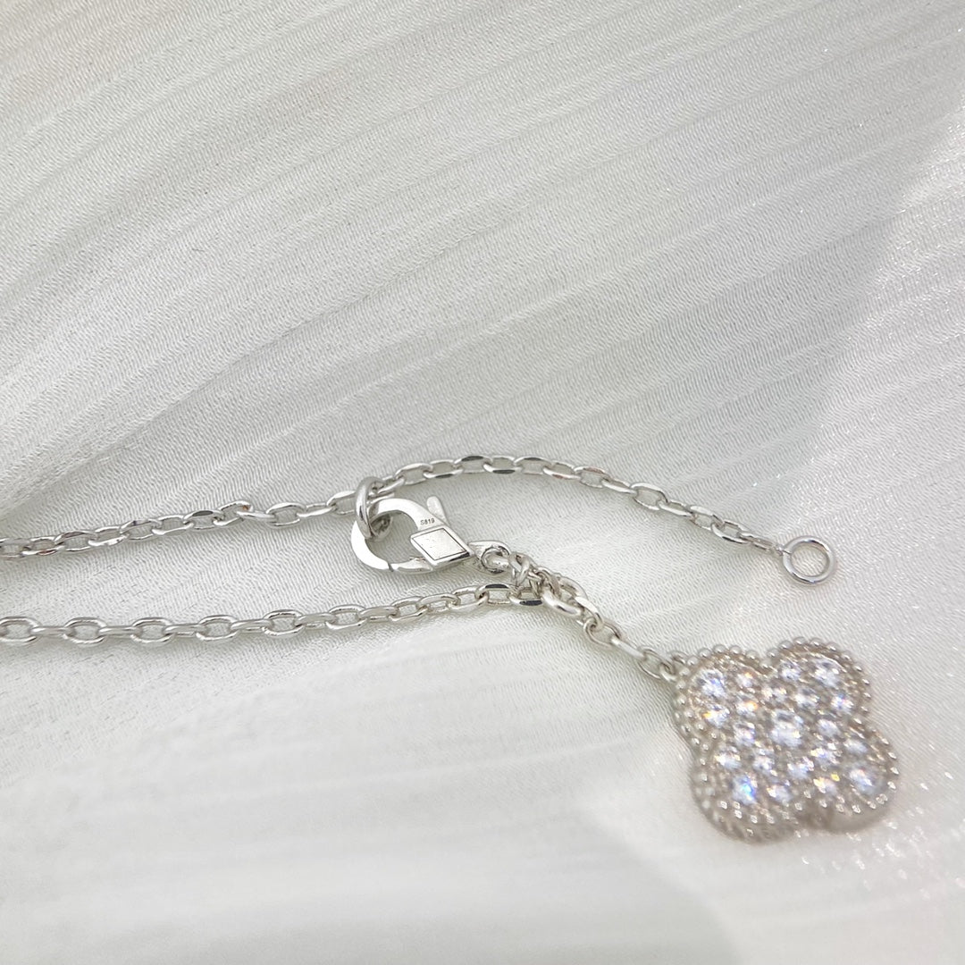 ¡®Glow Jewelry¡¯CLOVER 5 MOTIFS SILVER DIAMONDS NECKLACE