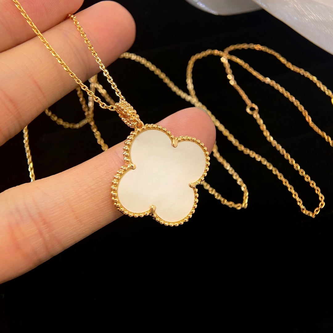 ¡®Glow Jewelry¡¯CLOVER 25MM MOP LARGE PENDANT NECKLACE