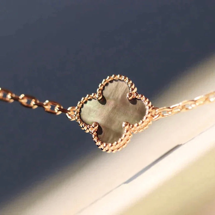 ®Glow Jewelry®クローバー20モチーフ ダークマザーオブパール ダイヤモンド ネックレス