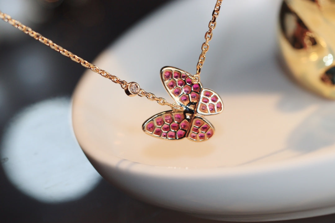 Glow Jewelry「バタフライレッドダイヤモンドローズゴールドネックレス」
