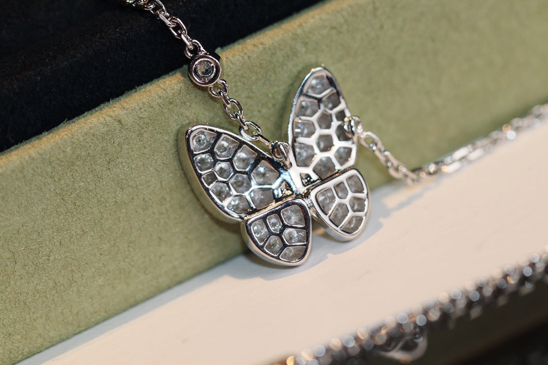 [Glow Jewelry]BUTTERFLY DIAMOND NECKLACE