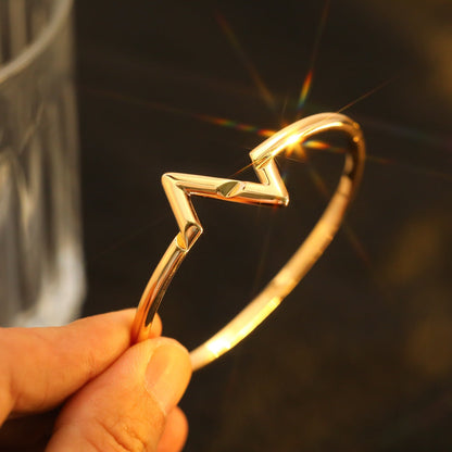 „Leuchtender Schmuck“ VOLTE UPSIDE DOWN ARMREIF