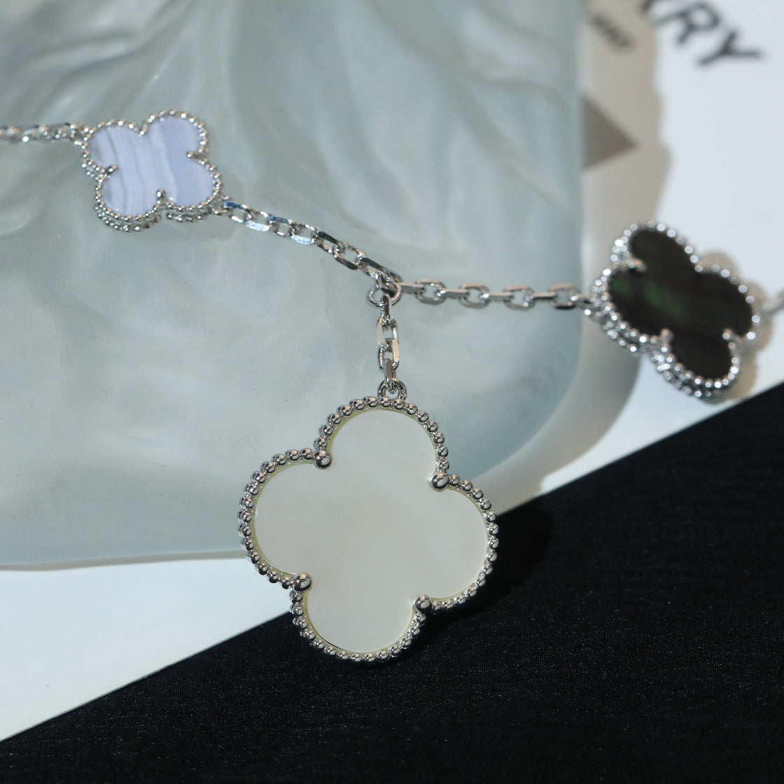 [Glow Jewelry]CLOVER BRACELET 5 MOTIFS MOP CHALCEDONY SILVER