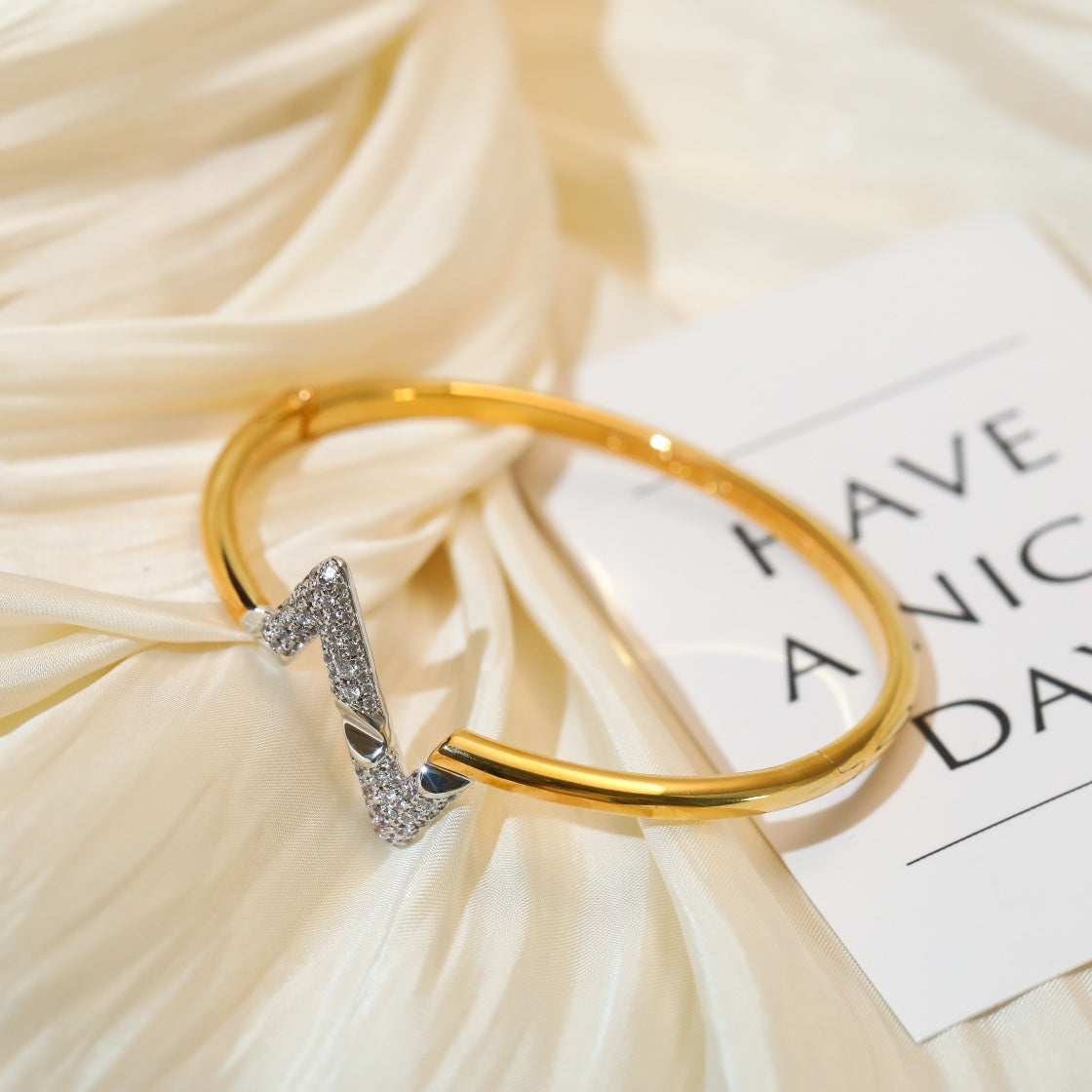 [Glow Jewelry]VOLTE UPSITE DOWN GOLD DIAMOND BRACELET