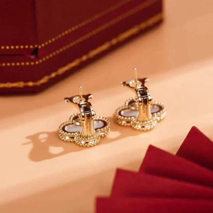 [Glow Jewelry]CLOVER MEDIUM 1 MOTIFS  WHITE MOP STUD EARRINGS