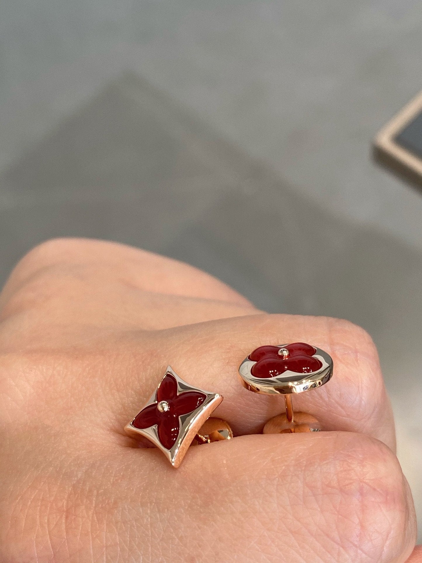 [Glow Jewelry]STAR AND SUN PINK GOLD CARNELIAN STUD EARRINGS