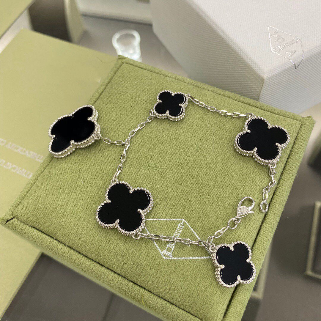 [Glow Jewelry]CLOVER 5 MOTIFS SIVLER ONYX BRACELET