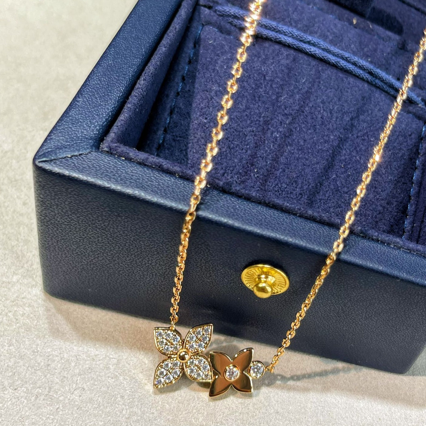 ¡®Glow Jewelry¡¯STAR BLOSSOM NECKLACE PINK GOLD DIAMONDS
