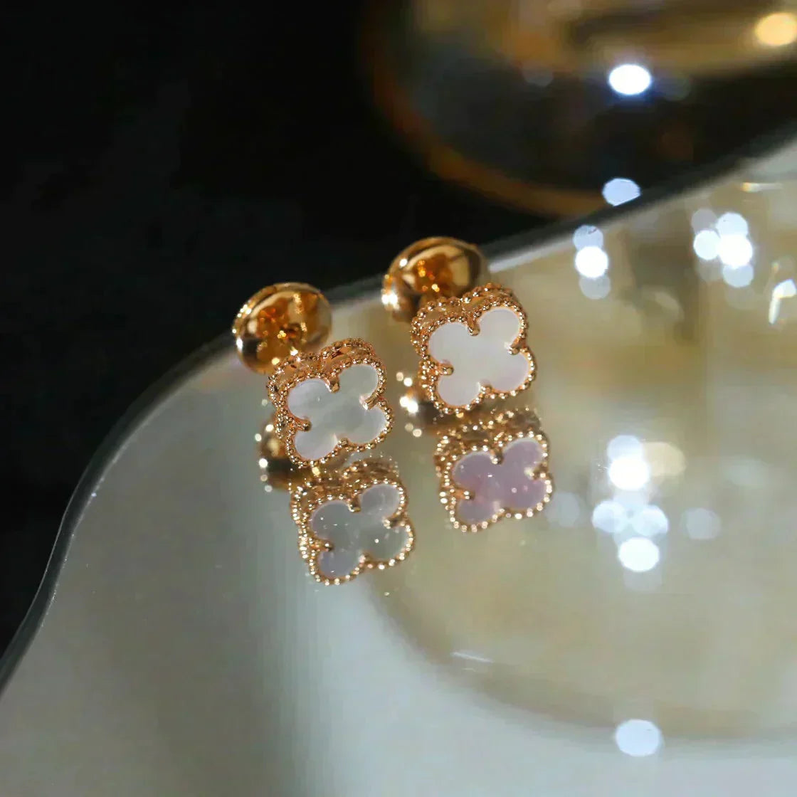 [Glow Jewelry]CLOVER MINI 9.5MM WHITE MOP EARRINGS