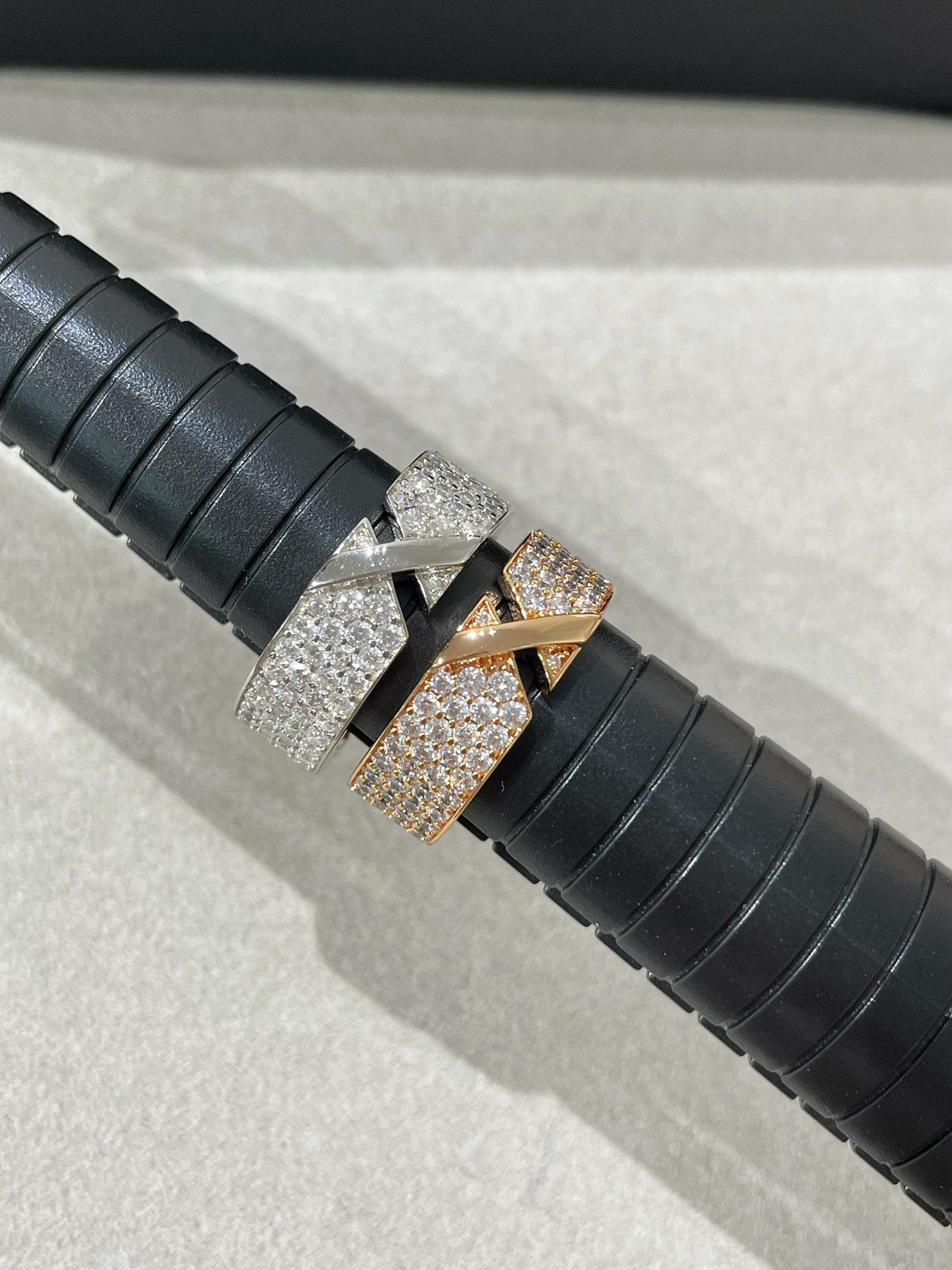 ¡®Glow Jewelry¡¯LIENS EVIDENCE  DIAMOND PAVED RING