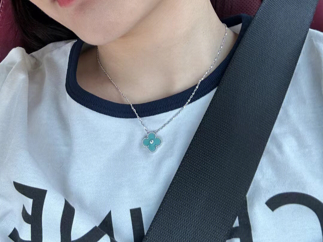 [Glow Jewelry]CLOVER 1 DIAMOND LIGHT BLUE SILVER NECKLACE