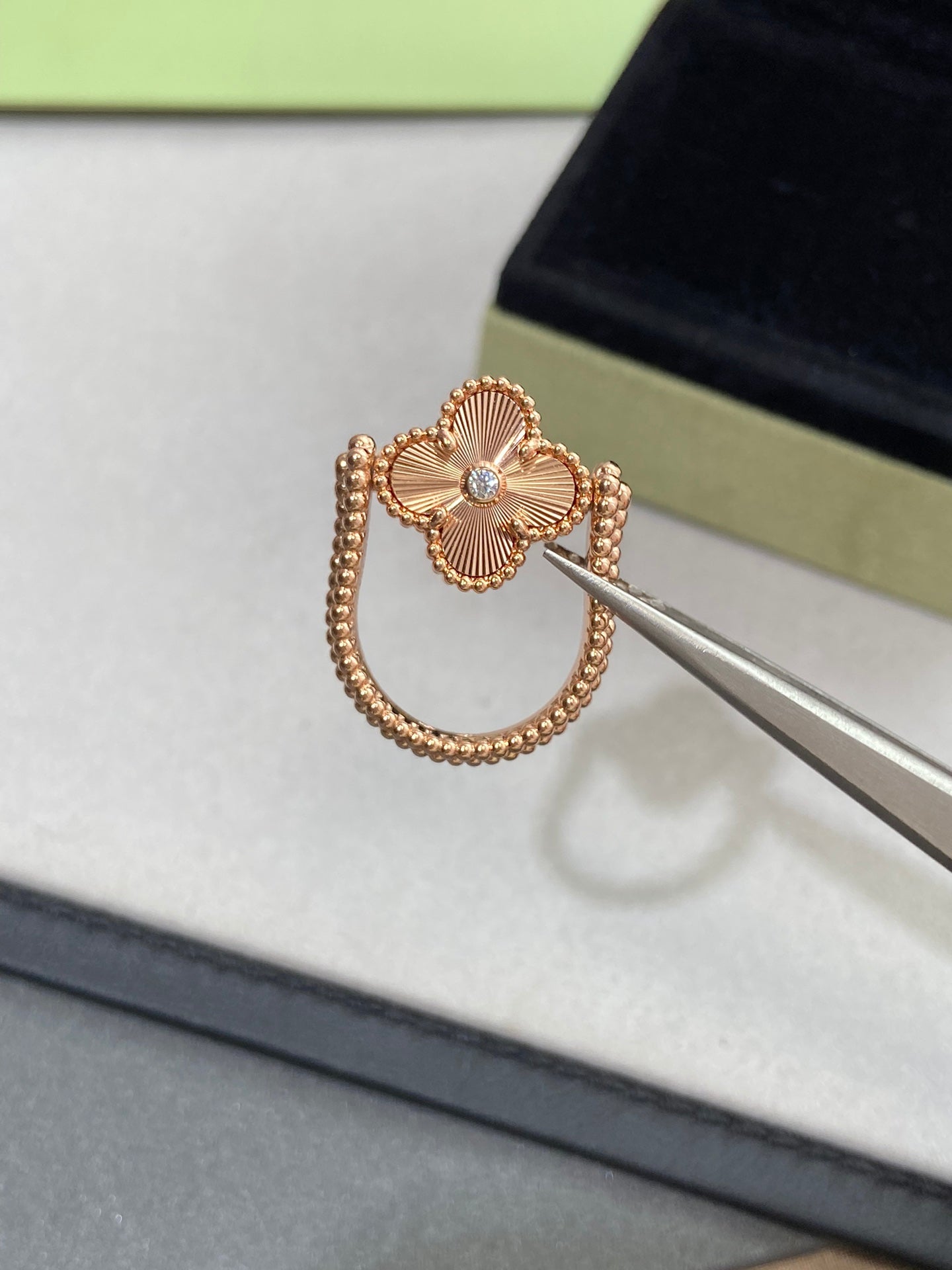 ¡®Glow Jewelry¡¯CLOVER RIVERSIBLE ROSE GOLD RING