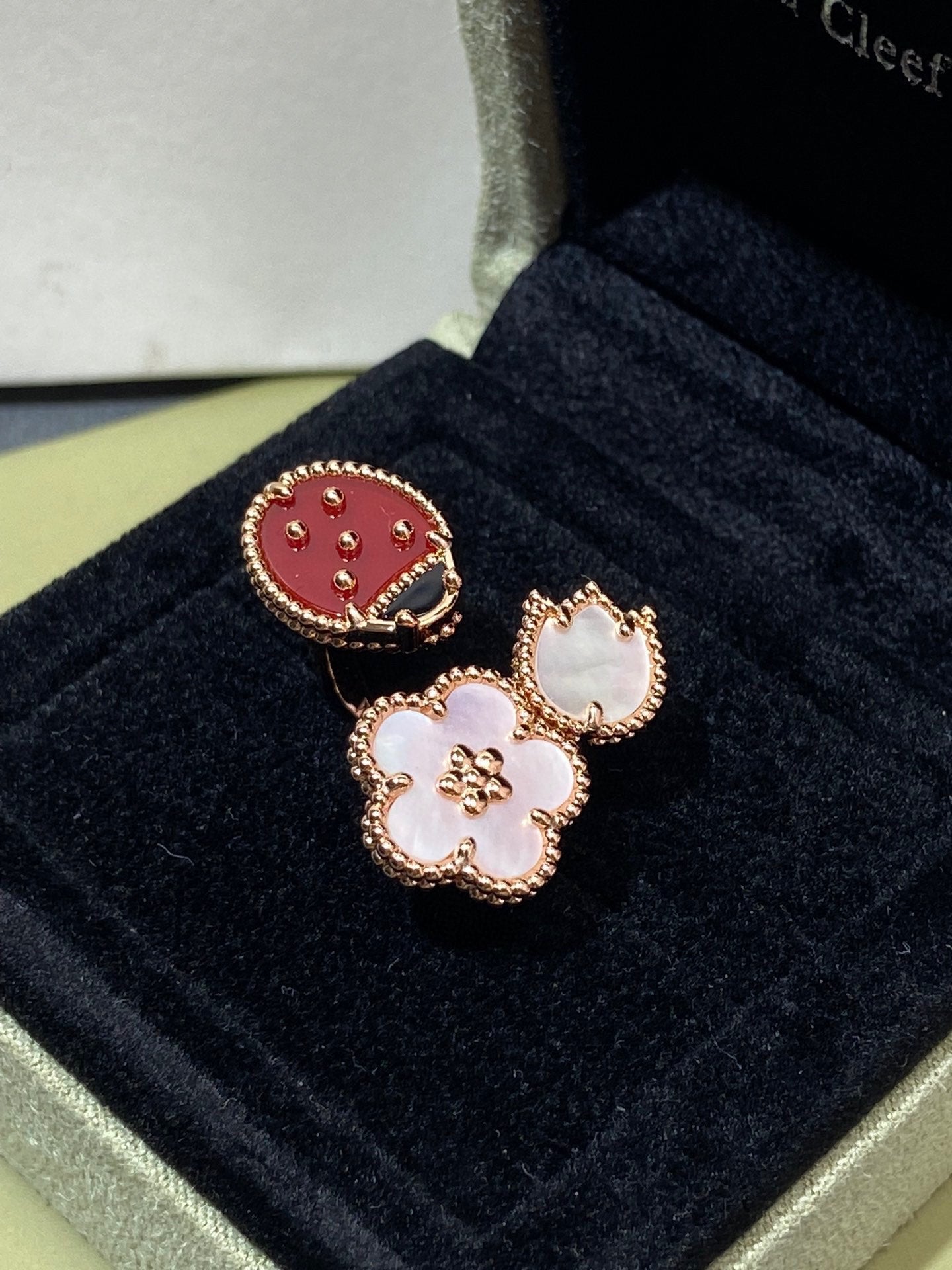 ¡®Glow Jewelry¡¯LUCKY 3 MOTIF ROSE GOLD RING