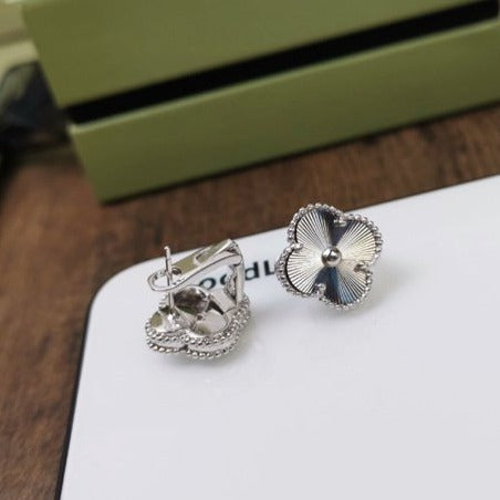[Glow Jewelry]CLOVER MEDIUM STUD EARRINGS