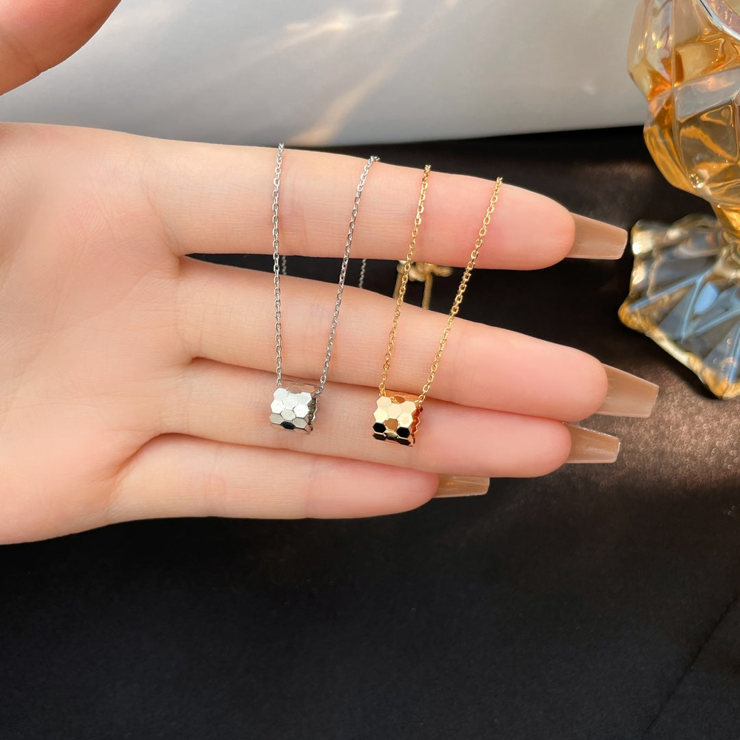 ¡®Glow Jewelry¡¯BEE MINI NECKLACE