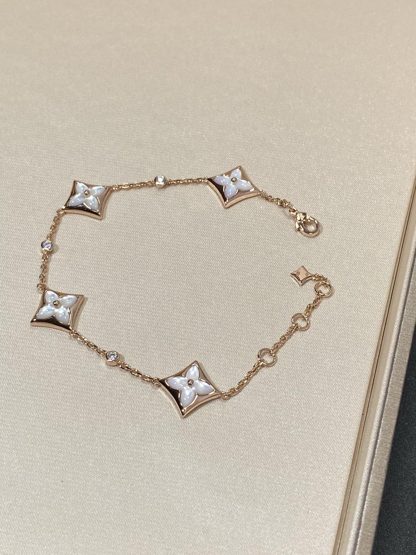 [Glow Jewelry]STAR 4 MOTIF MOP DIAMOND PINK GOLD BRACELET