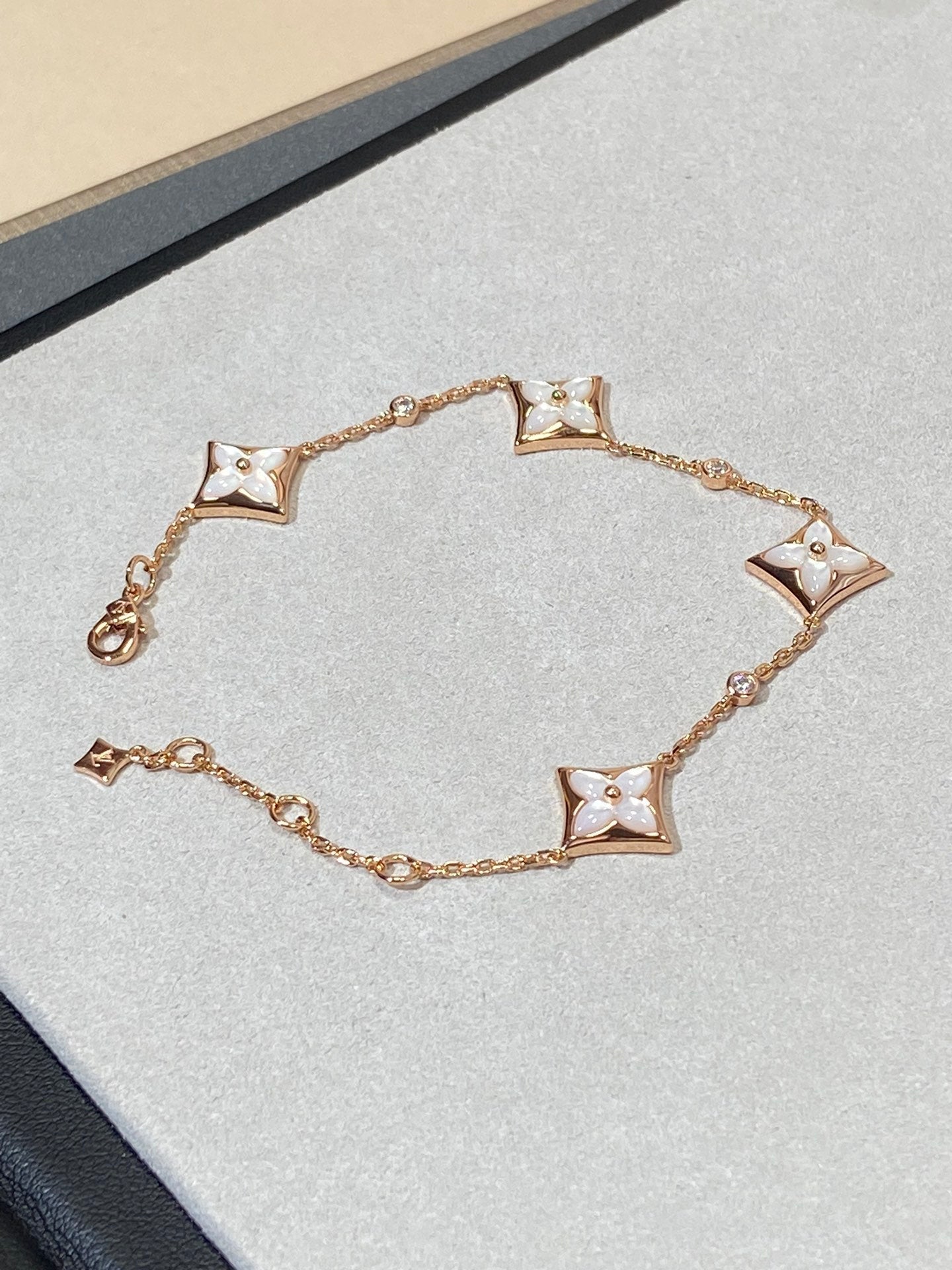 [Glow Jewelry]STAR 4 MOTIF MOP DIAMOND PINK GOLD BRACELET