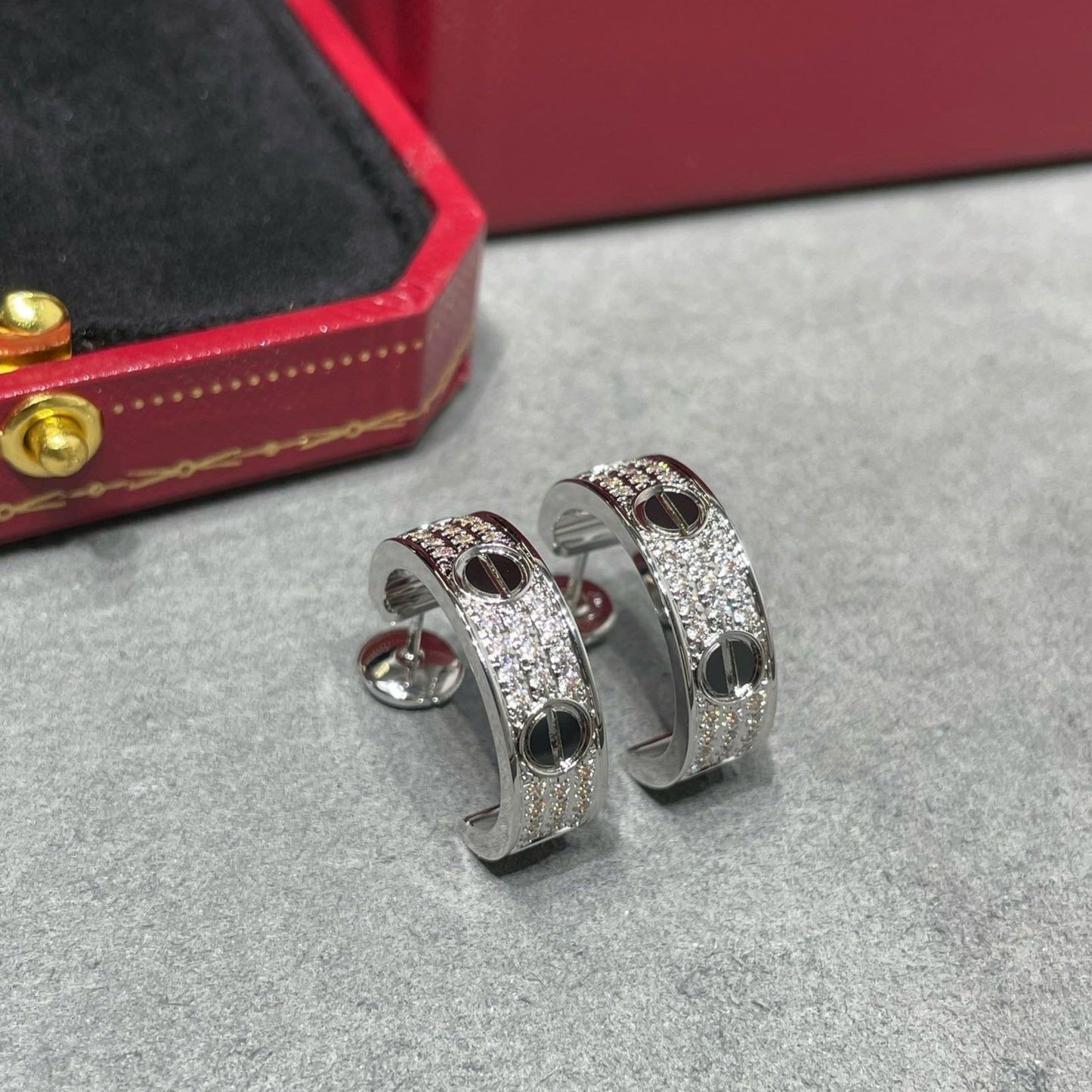 [Glow Jewelry]LOVE CERAMIC DIAMOND PAVED SILVER EARRINGS