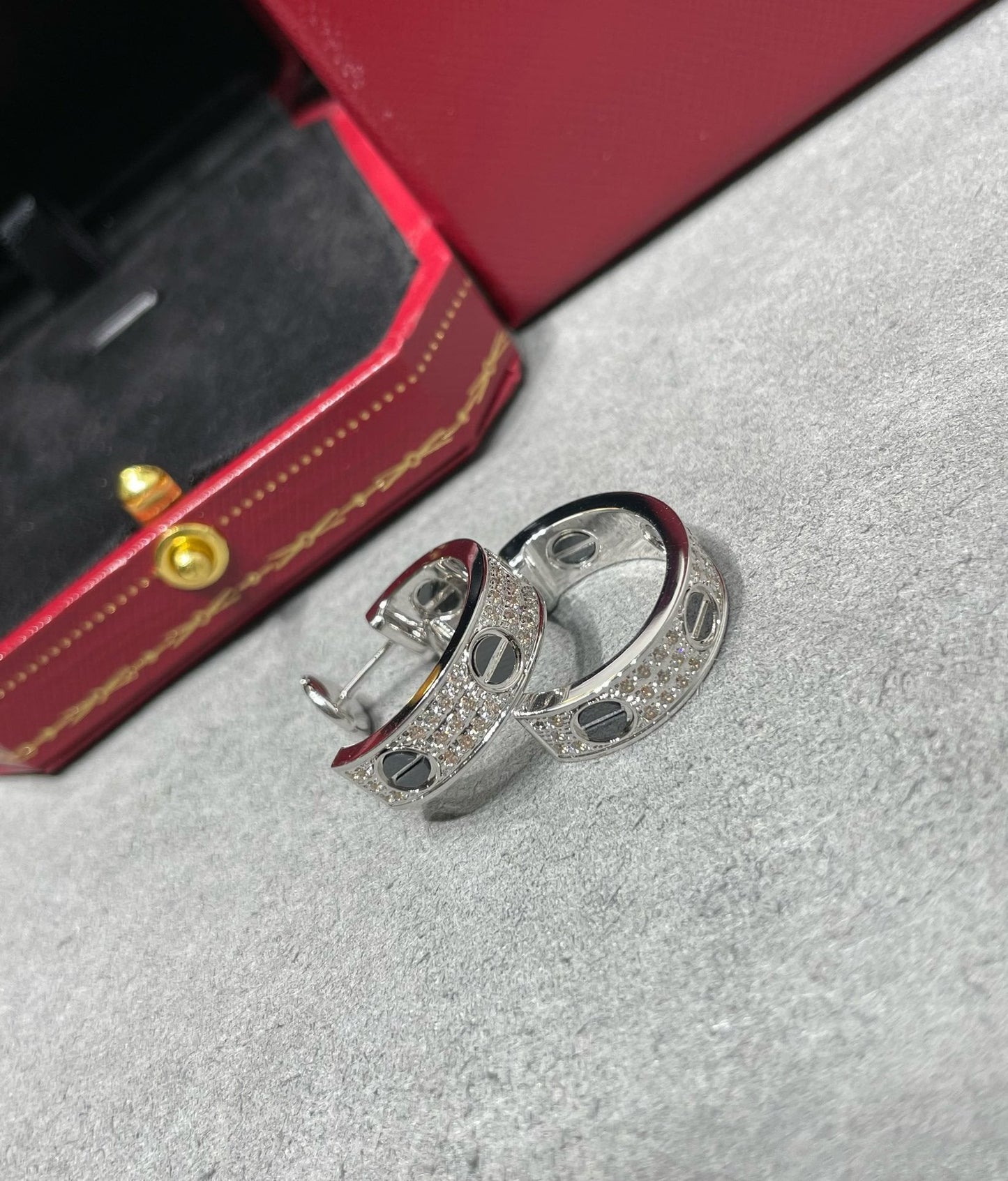 ¡®Glow Jewelry¡¯LOVE CERAMIC DIAMOND PAVED SILVER EARRINGS