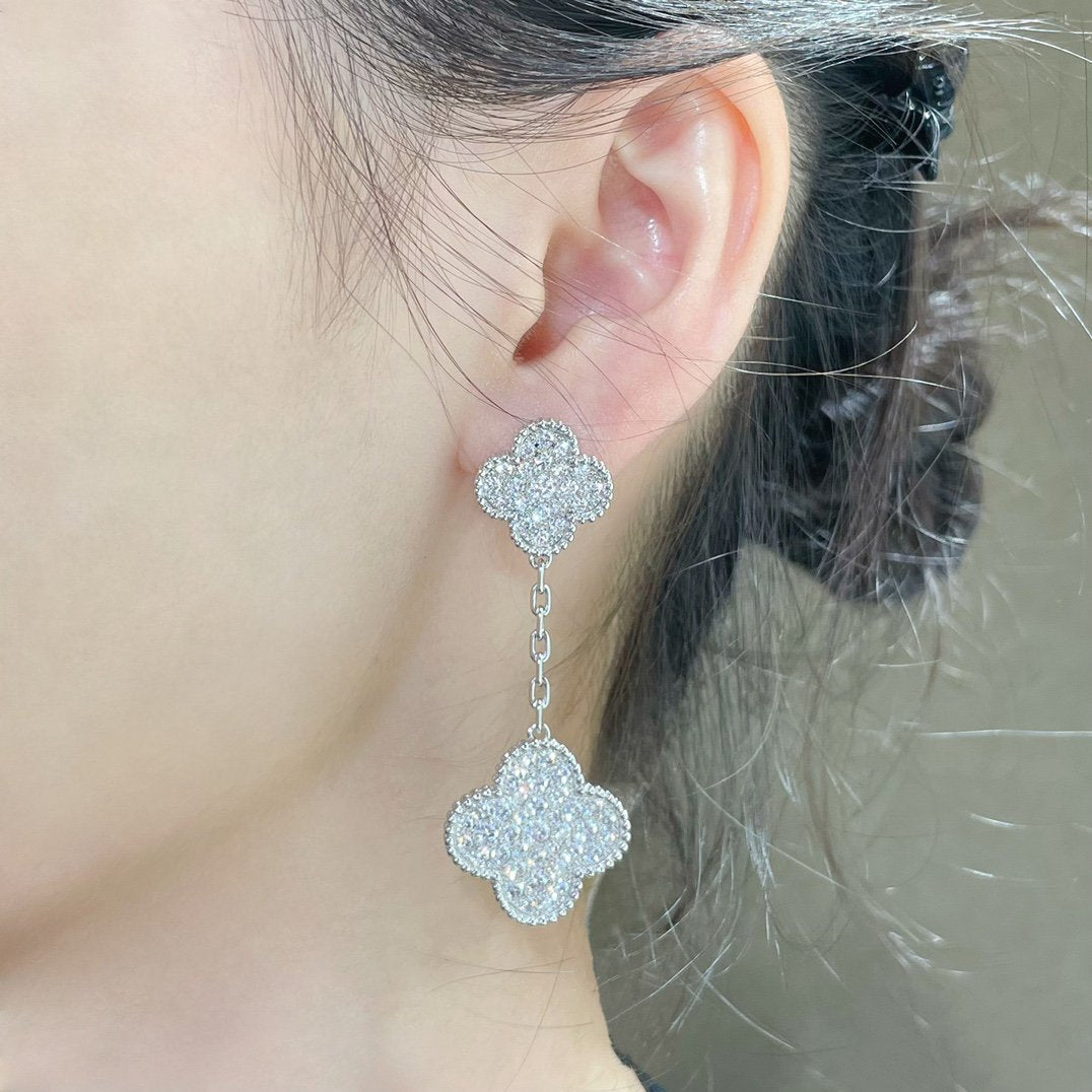 ¡®Glow Jewelry¡¯CLOVER 2 MOTIFS DIAMOND PAVED SILVER EARRINGS