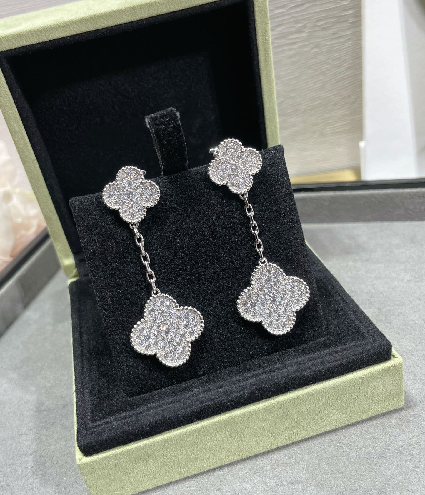 ¡®Glow Jewelry¡¯CLOVER 2 MOTIFS DIAMOND PAVED SILVER EARRINGS