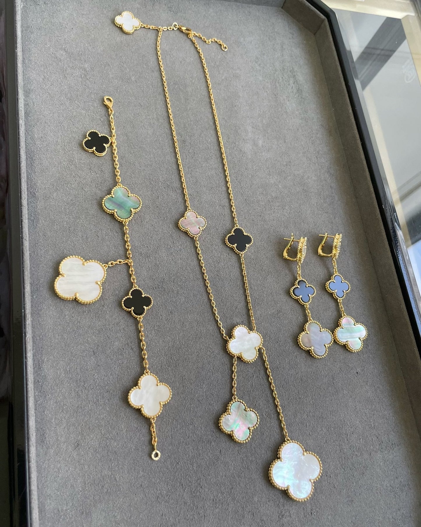 ¡®Glow Jewelry¡¯CLOVER 3 MOTIF MOP ONYX DARK MOP PINK GOLD EARRINGS