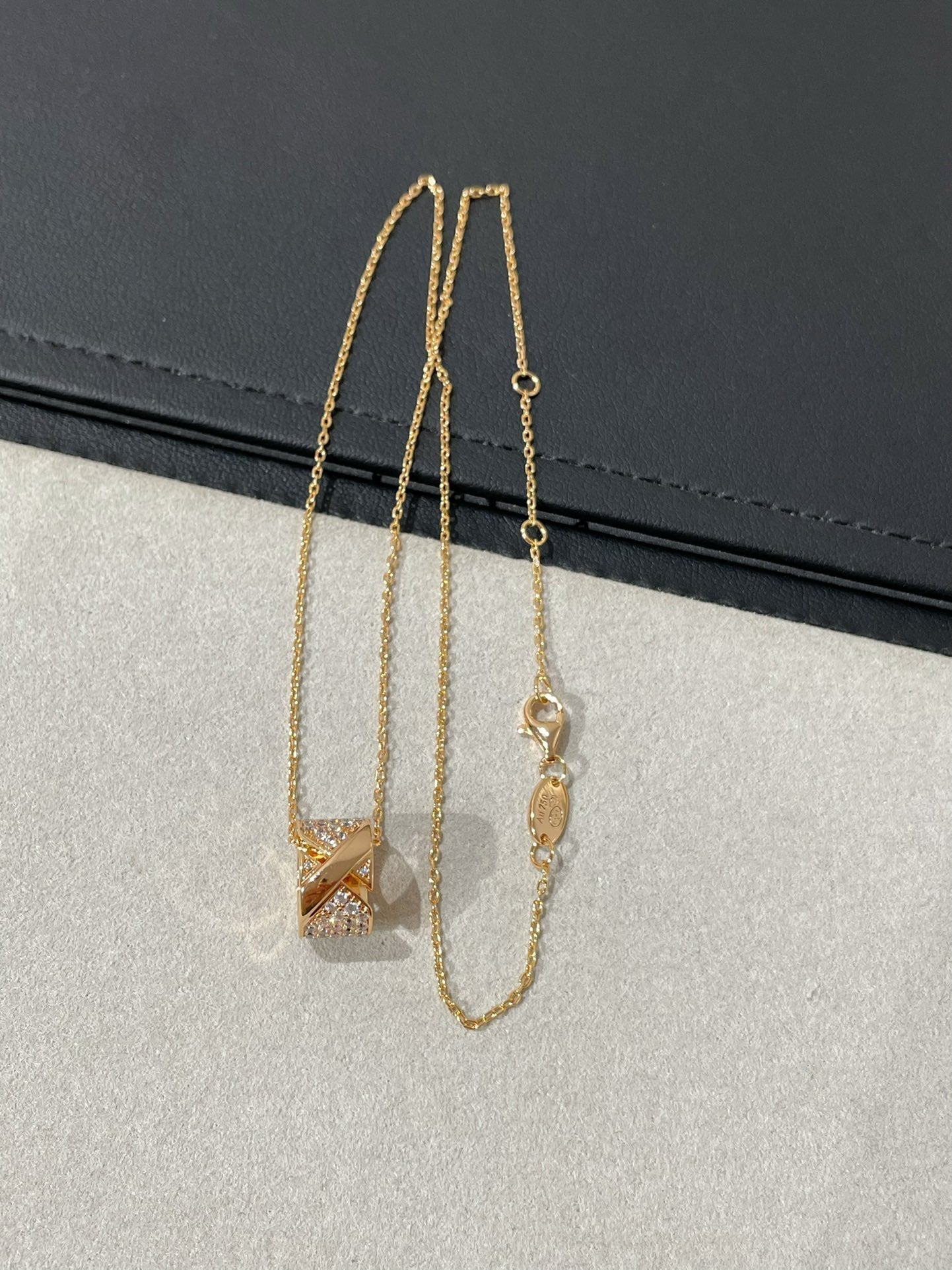 ¡®Glow Jewelry¡¯LIENS EVIDENCE DIAMOND PAVED NECKLACE