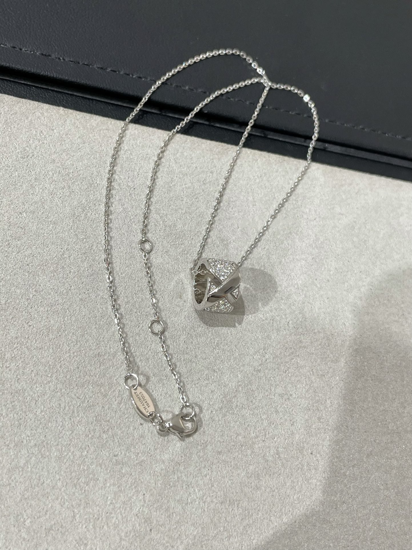 ¡®Glow Jewelry¡¯LIENS EVIDENCE DIAMOND PAVED NECKLACE