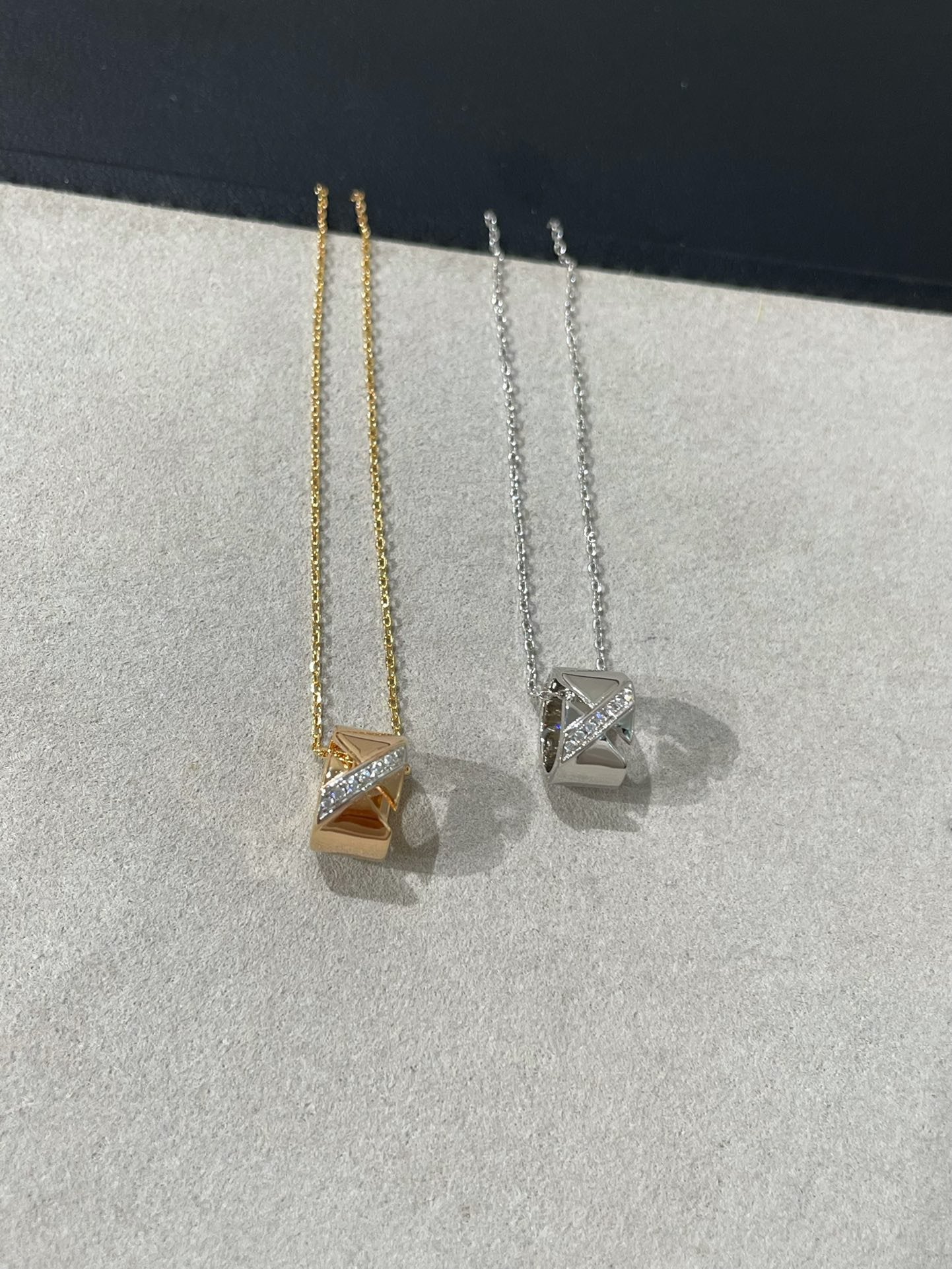 ¡®Glow Jewelry¡¯LIENS EVIDENCE DIAMOND NECKLACE