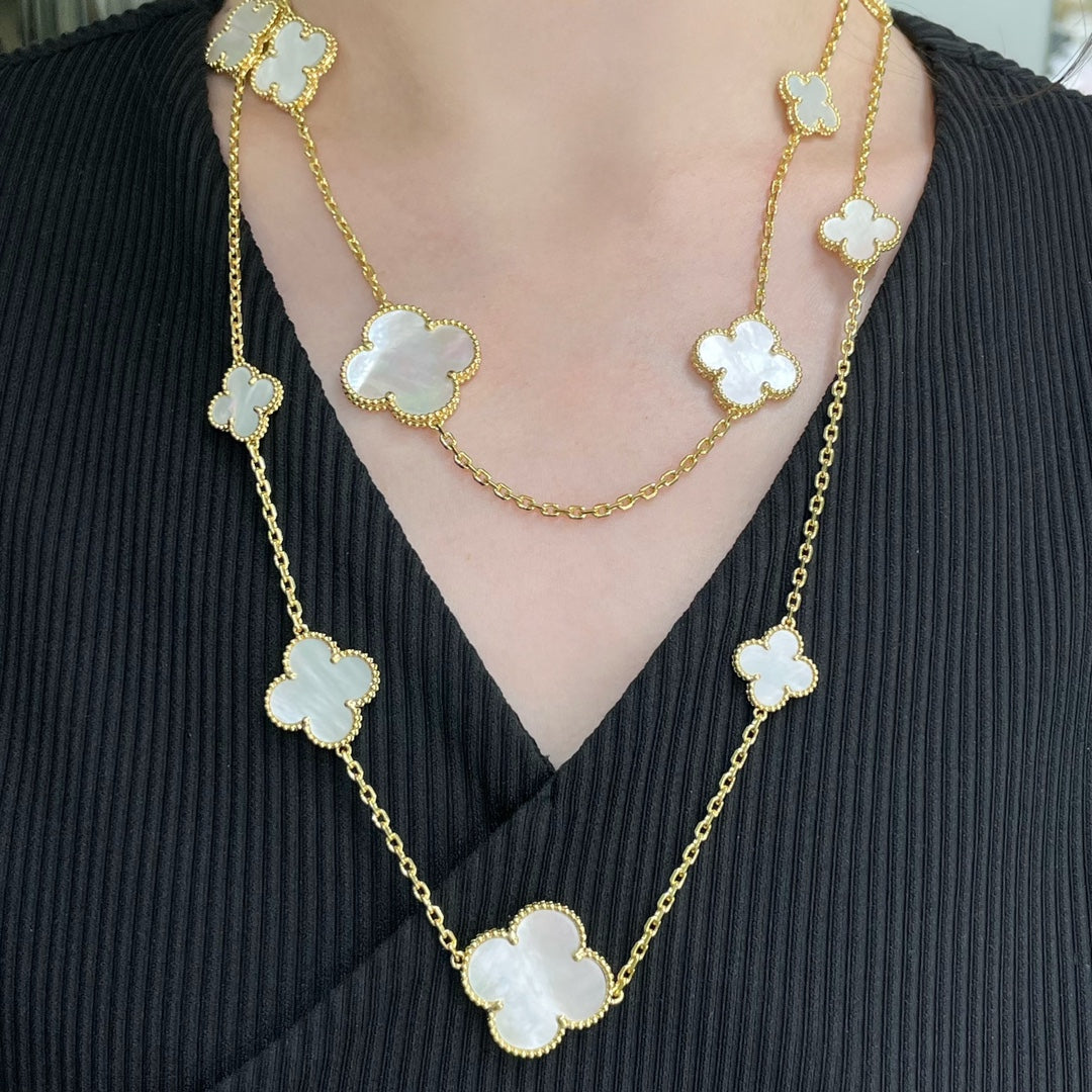 Glow Jewelry「クローバー16モチーフ 白蝶貝 ゴールドネックレス」
