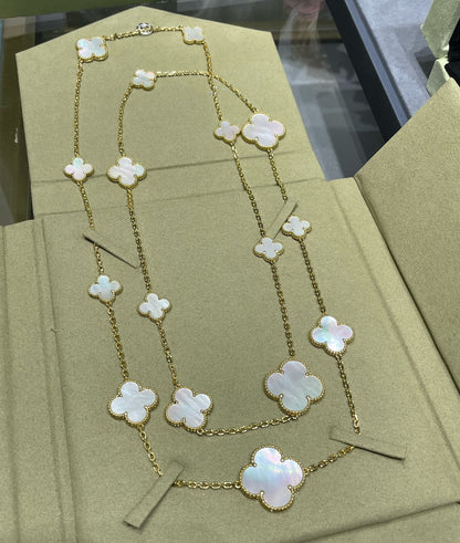 Glow Jewelry「クローバー16モチーフ 白蝶貝 ゴールドネックレス」