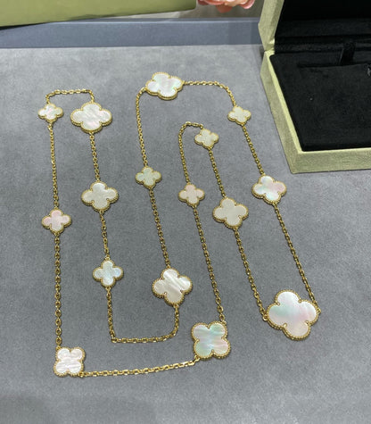 Glow Jewelry「クローバー16モチーフ 白蝶貝 ゴールドネックレス」