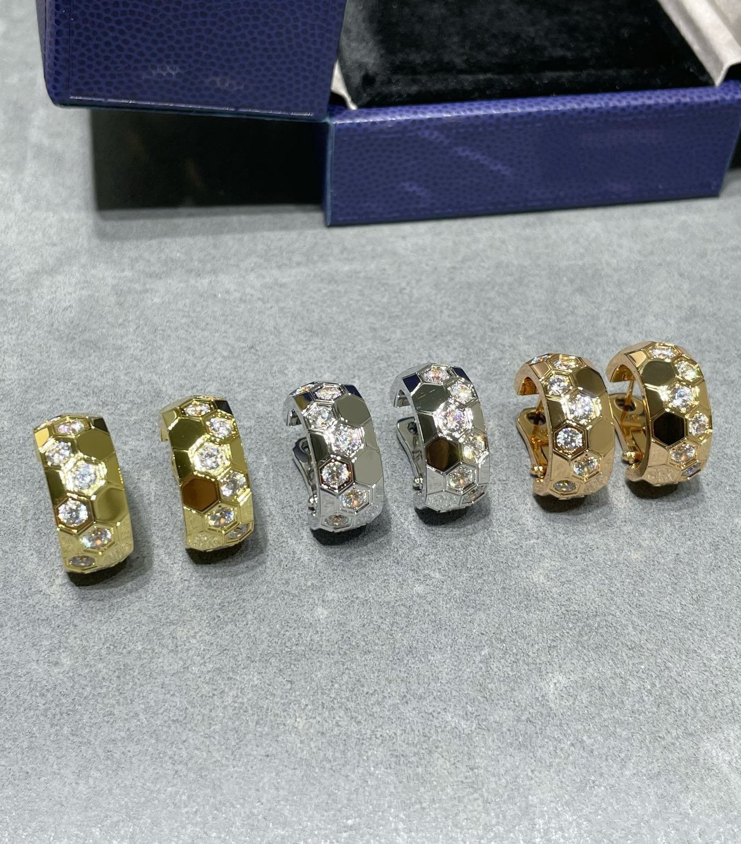 [Glow Jewelry]BEE LOVE DIAMOND HOOP EARRINGS