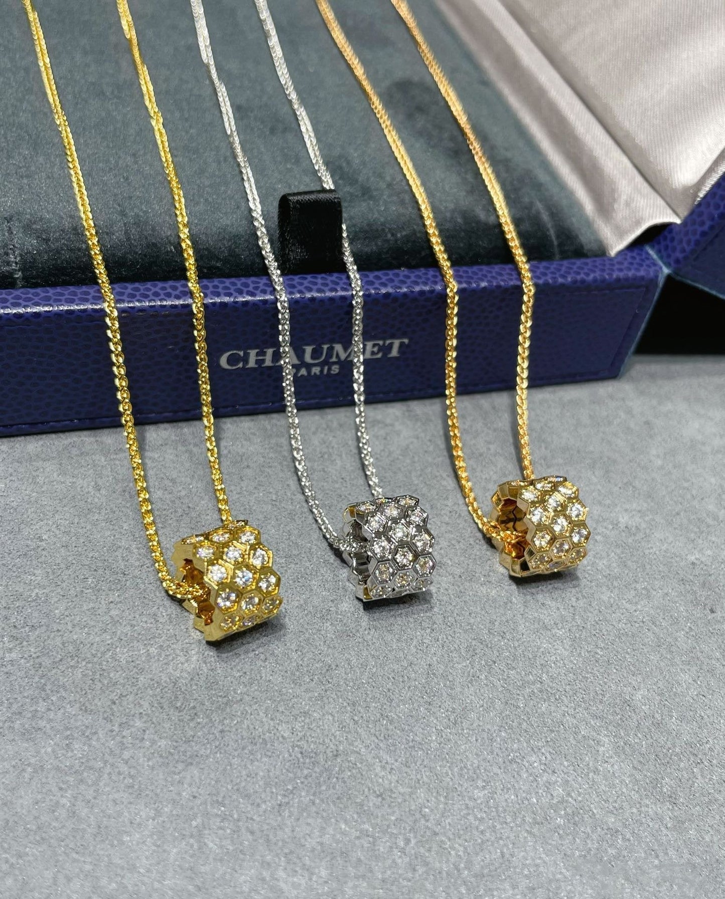 ¡®Glow Jewelry¡¯BEE LOVE DIAMOND PAVED 3 ROW NECKLACE