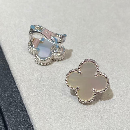 [Glow Jewelry] CLOVER LARGE (20mm) 1 MOTIFS WHITE MOP STUD EARRINGS
