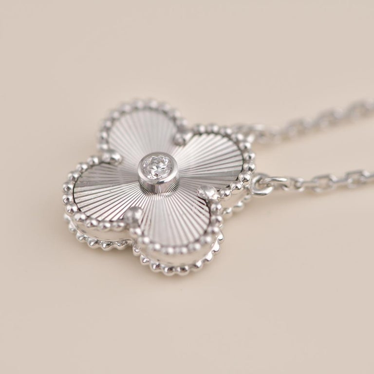 ®グロウジュエリー®クローバー15MMダイヤモンドレーザーネックレスシルバー