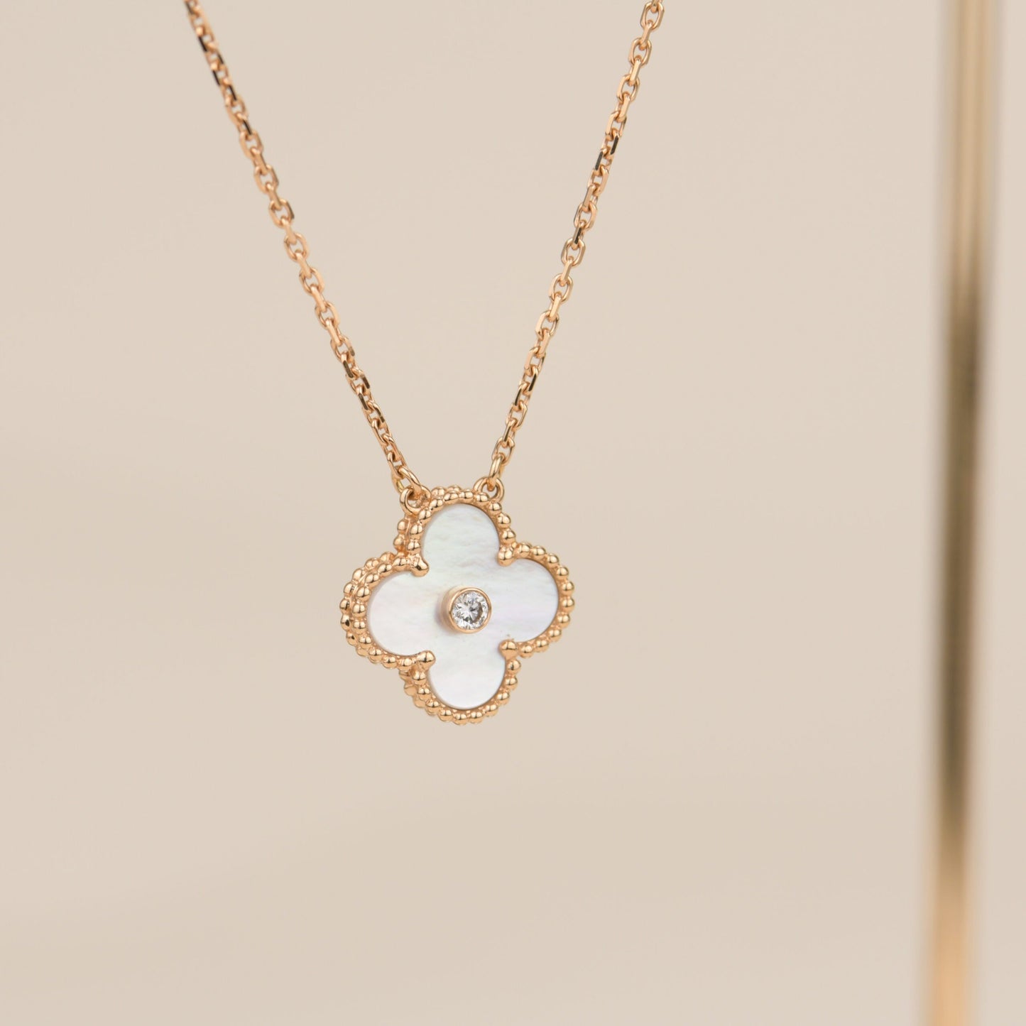 [Glow Jewelry]CLOVER 15MM DIAMOND WHITE FRITILLARIA NECKLACE